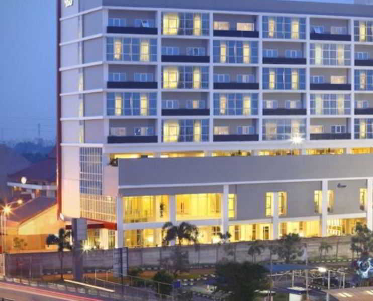 Santika 3* Cikarang