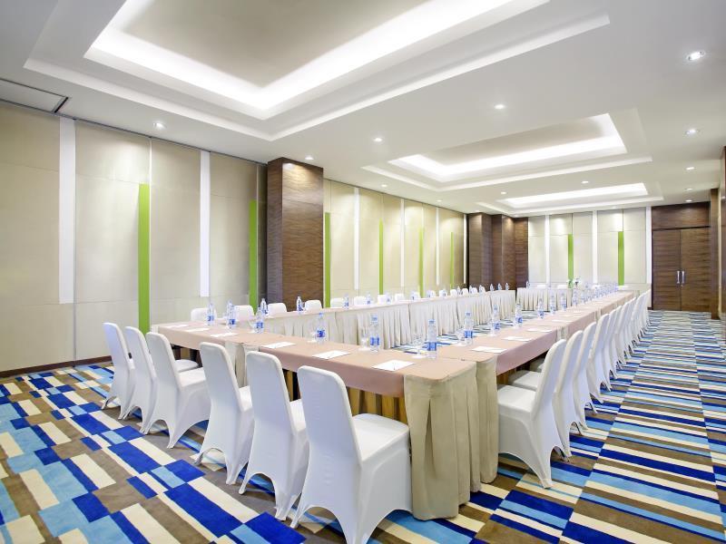 Santika 3* Cikarang